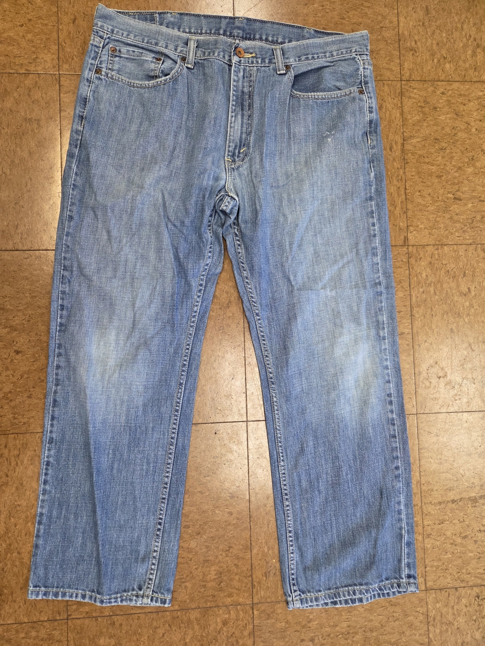 Levi's Men's Light Blue Relaxed Fit Jeans